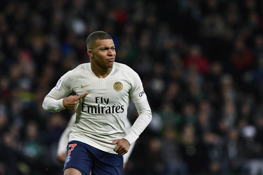 稳定火力！卡马拉半场8中4贡献12分 三分5中3